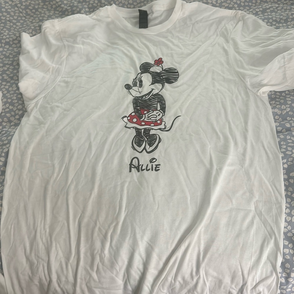 White Disney women’s medium shirt/ never worn (arrived too late)